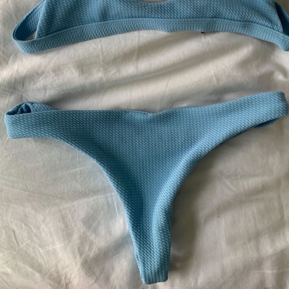 Blue bikini - Picture 2 of 2